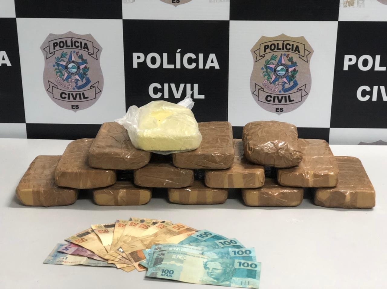 Polícia Civil Denarc prende suspeito 13 quilos de pasta base de