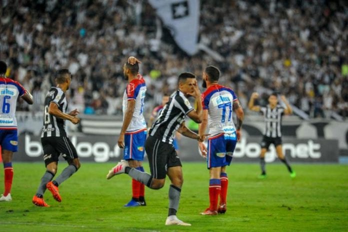 Botafogo conquista 1ª vitória no Brasileiro em virada sobre o Bahia