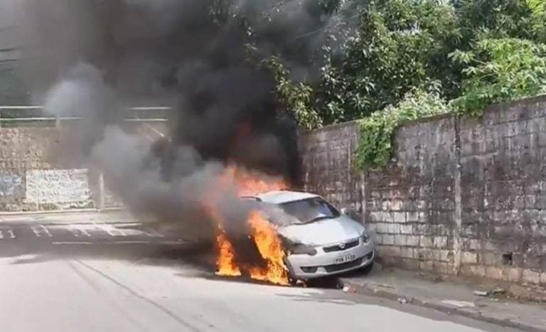 VÍDEO: Bandidos incendeiam carro da TV Vitória nesta segunda (6)