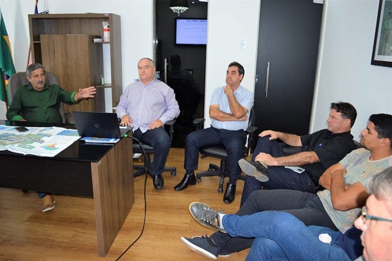 Prefeito em exercício recebe representantes do Porto Central, em Kennedy