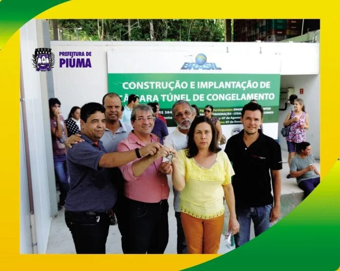 Prefeitura de Piúma entrega câmara de congelamento a COOPERVIDAS