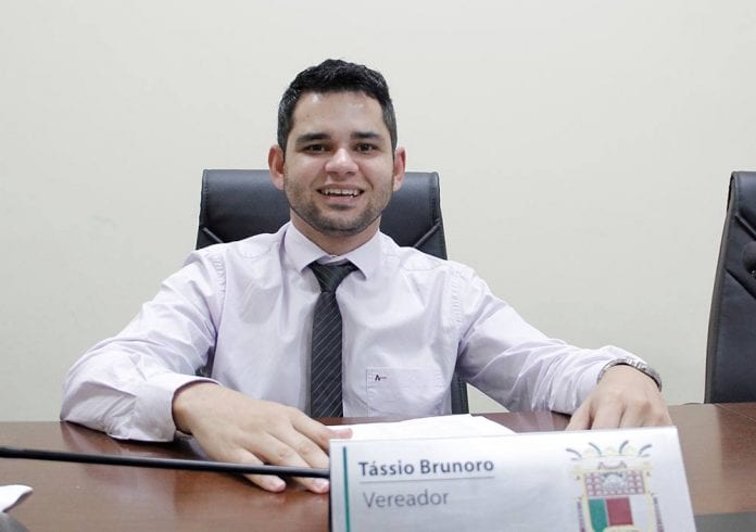 Vereador Tássio Brunoro solicita melhorias para Goembê e homenageia jornalista