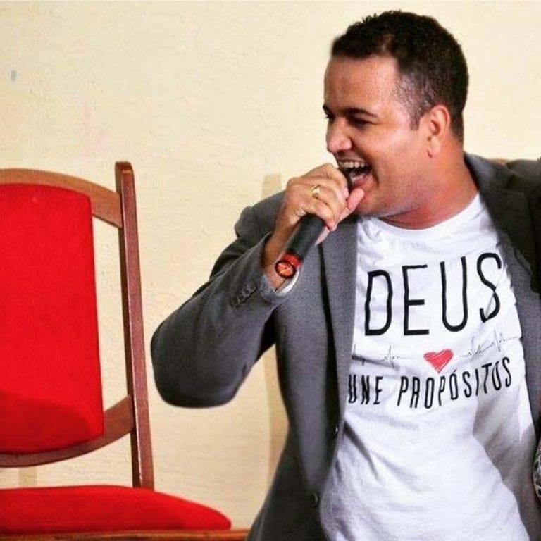 Cantor gospel é baleado no pescoço e cabeça em assalto nesta segunda (8)