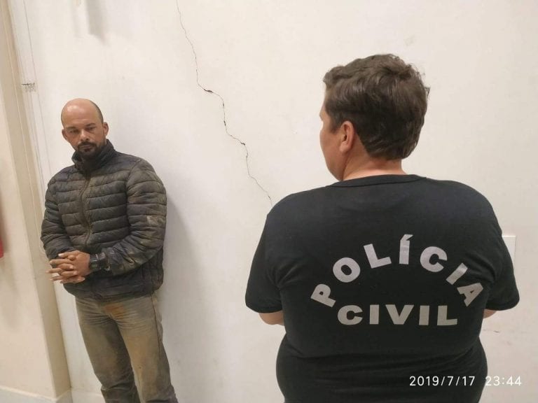 Bandidos fortemente armados são presos com roupas falsas da Polícia Civil