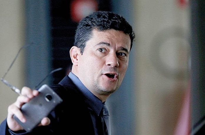 Hackers tinham mias de 600 mil na conta e salarios deles era de 2 mil Reais