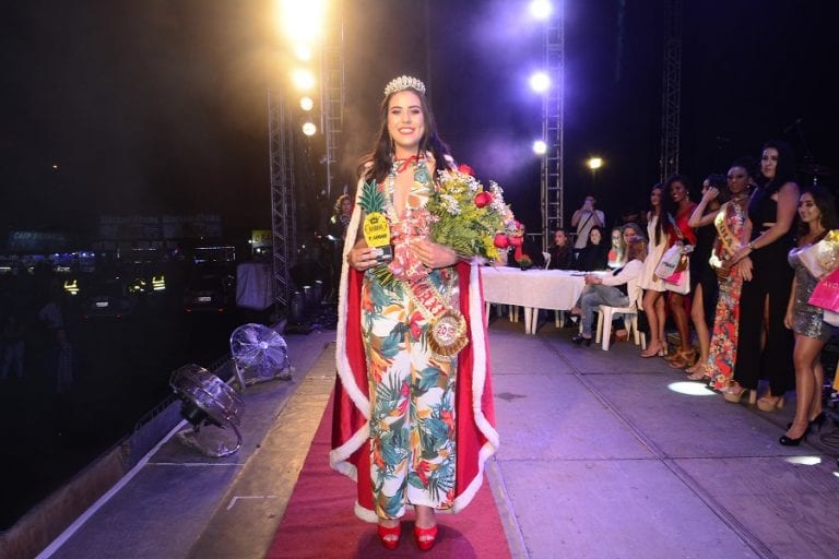 Jovem de Lagoa Funda é eleita a Rainha da Festa do Abacaxi 2019