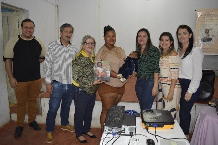Bem gestar: Presidente Kennedy realiza entrega de álbuns fotográficos