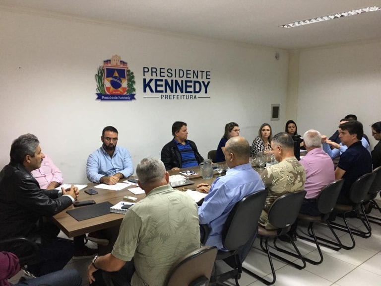 Prefeito de Presidente Kennedy faz reunião com secretários municipais