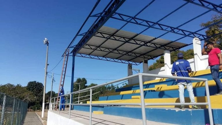 Estádio Machadão na comunidade de Nova Canaã em Marataízes recebe nova cobertura