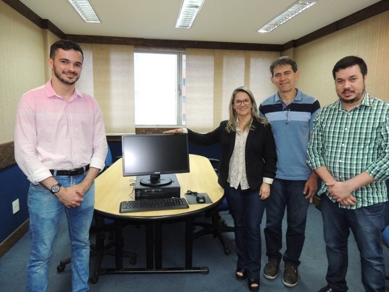 Procon-ES doa computadores para órgão municipal de Marataízes