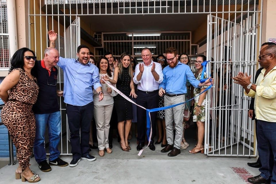 Governo do Estado inaugura espaço esportivo e reforma de escola na Serra