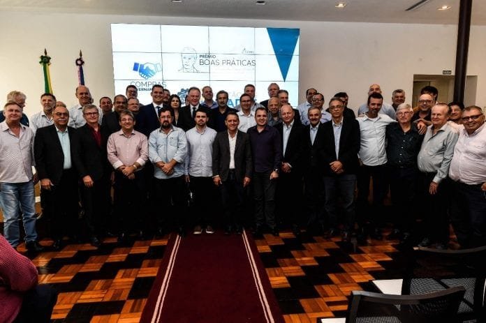 Dorlei Fontão e Renato Casagrande participam do lançamento do Consórcio Público Capixaba de Compras Governamentais
