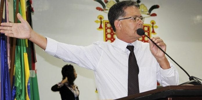 Caliman pede construção de cais de pesca profissional em Anchieta