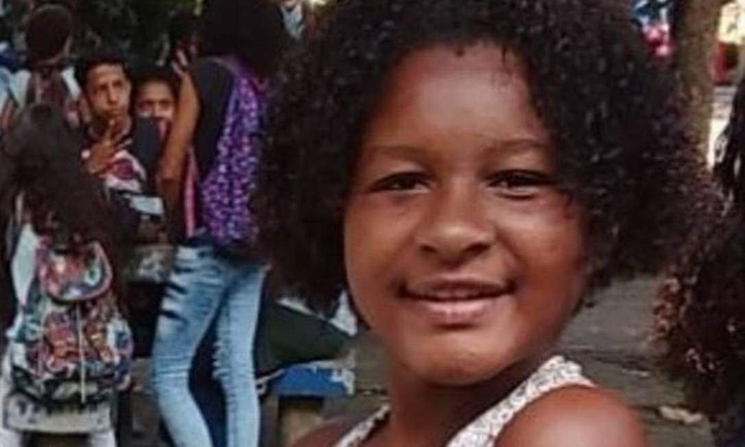 Menina de anos morre com suspeitas de envenenamento após aceitar pirulito de desconhecida no trem