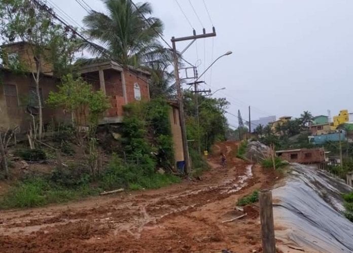 Chuvas em Alerta Vermelho: Ruas ficam intransitáveis em Marataízes