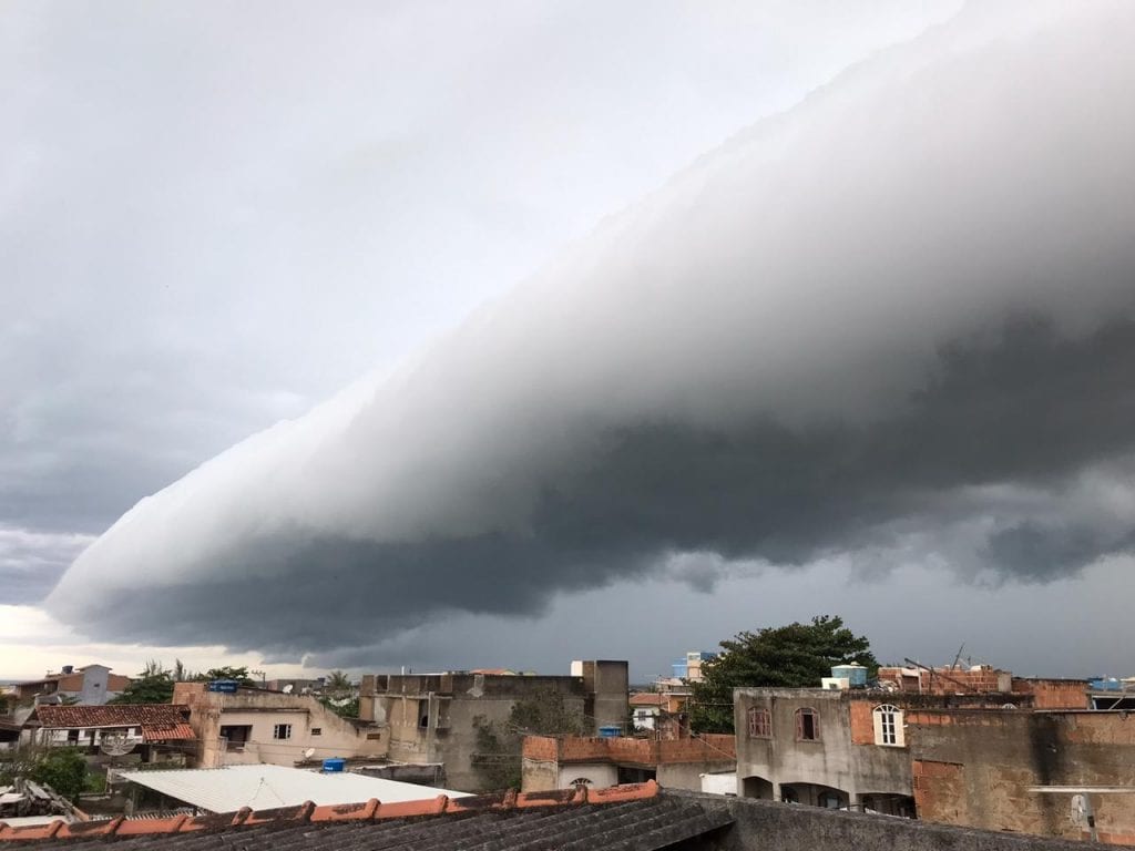 Formação de nuvens assustam moradores em Marataízes