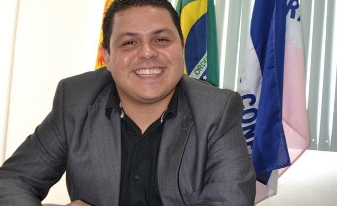Thiago Peçanha com 'sorriso amarelo' após mais uma derrota na justiça