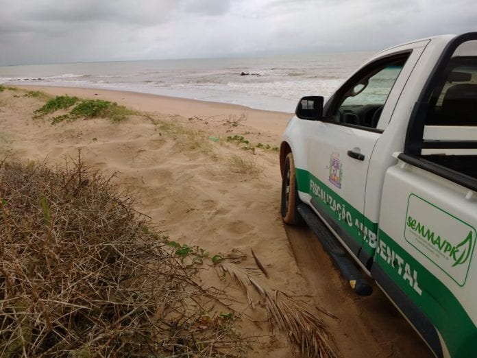 Kennedy cria comissão para enfrentar eventual avanço da lama de petróleo nas praias do município