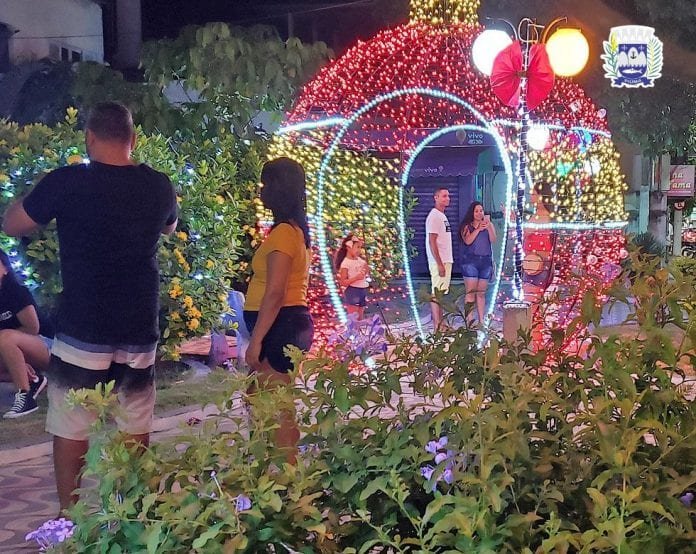 Praça Central de Piúma ganha decoração de Natal especial