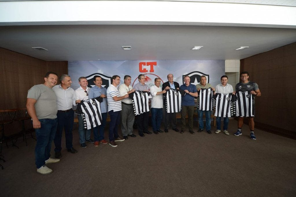 Governador participa de visita à delegação do Botafogo