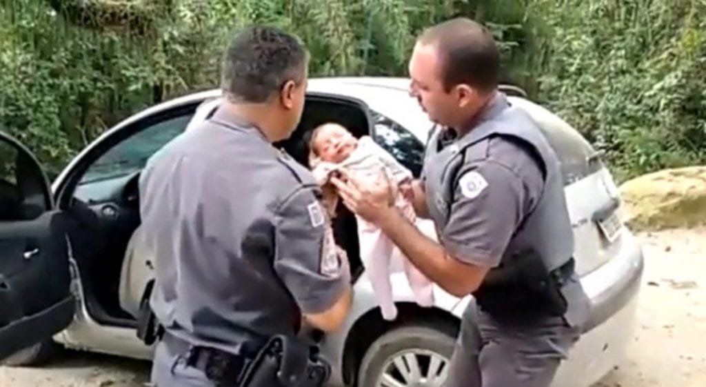 PMs salvam bebê de 17 dias com parada respiratória