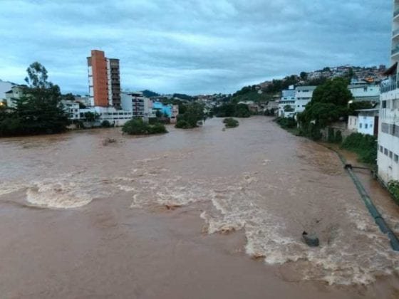 Cachoeiro Rio Itapemirim começa a transbordar em Pacotuba Defesa Civil ALERTA