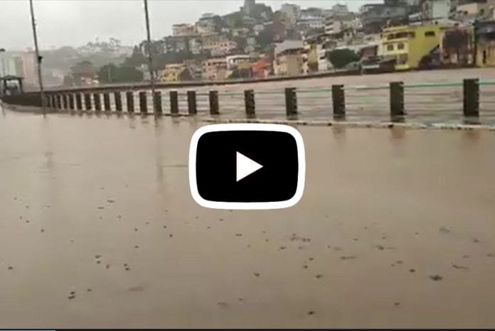 COMEÇOU! Rio Itapemirim transborda em Cachoeiro. População teme pelo pior.