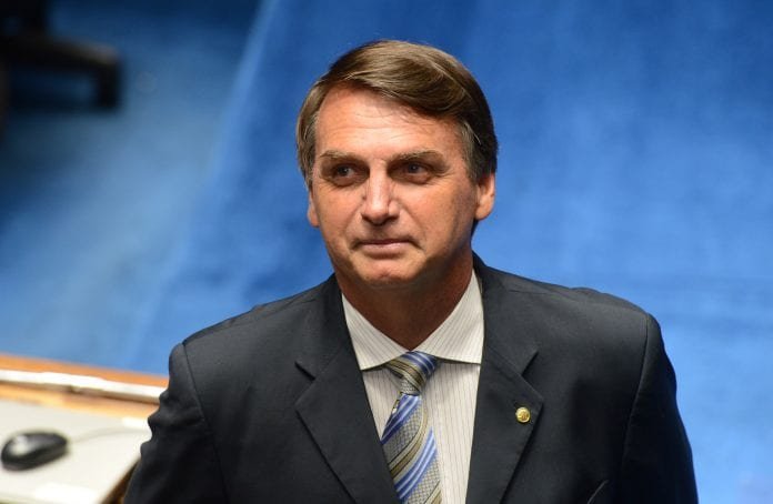 Bolsonaro ainda não desceu do palanque