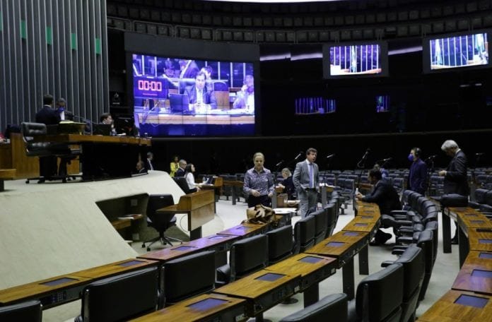 URGENTE! Câmara aprova R$ 600 por mês para trabalhador informal