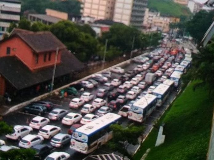 Caos no trânsito de Cachoeiro. Efeitos das Enchentes de Março