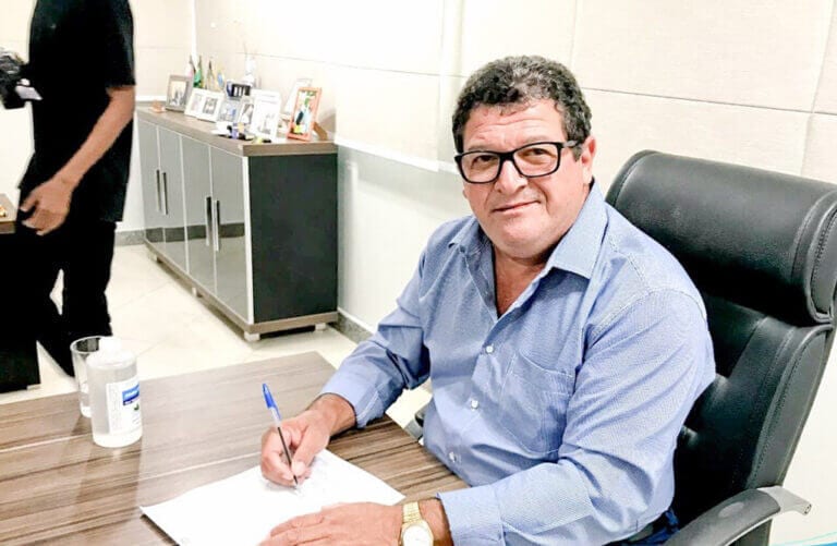 Prefeito de Marataízes assinou ordem de serviço para algumas comunidades do interior da cidade