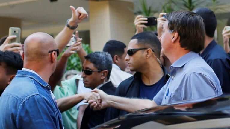 ‘Ninguém vai tolher meu direito de ir e vir’, diz Bolsonaro em passeio