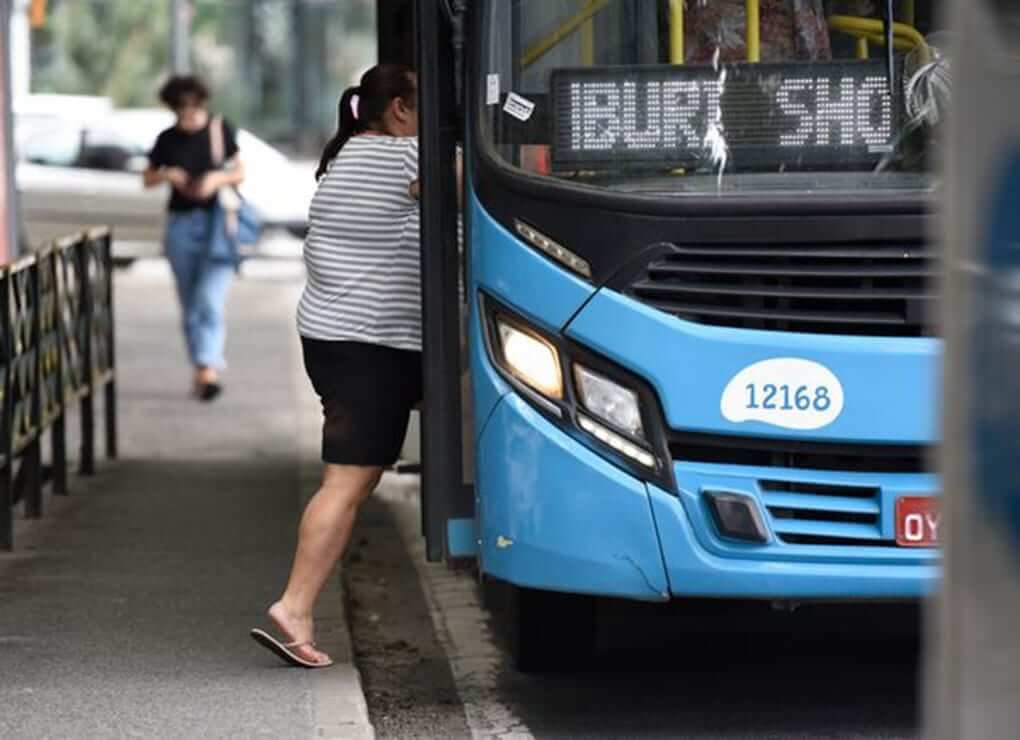 Governo do ES vai distribuir 1 milhão de máscaras nos terminais do Transcol