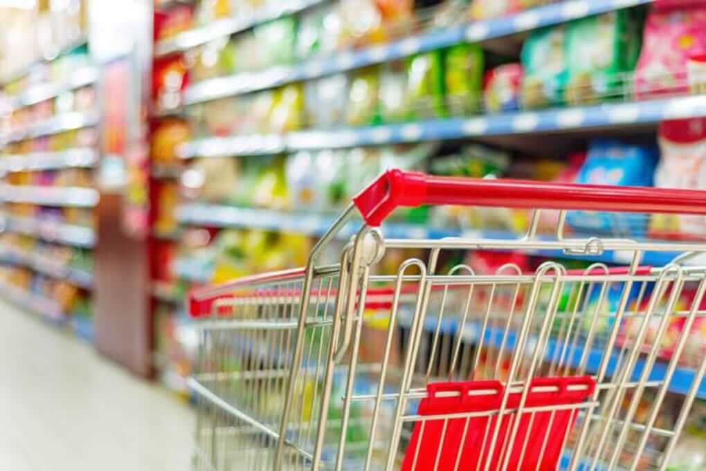 Em novo decreto, supermercados e padarias do ES terão limitação de clientes