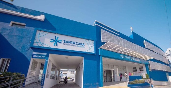 Após pane na rede elétrica, pacientes da Santa Casa são transferidos