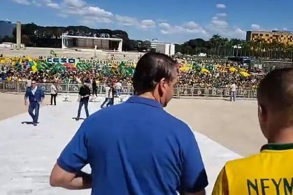 Bolsonaro volta a apoiar ato contra STF e Congresso e cita Forças Armadas