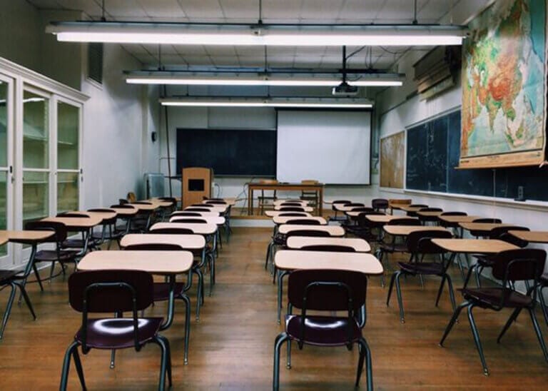 “Escola deve ser a última coisa a voltar”, diz secretário de Educação