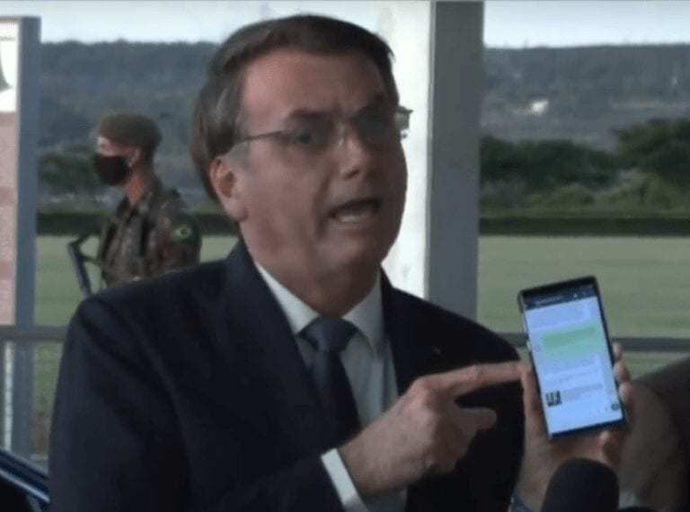 Celso de Mello arquiva pedido para apreender celular de Bolsonaro
