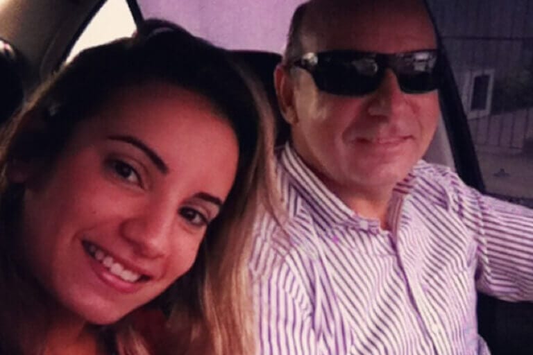 Filha de Queiroz diz que “pai é burro” e esposa afirma: “não fecha a boca”