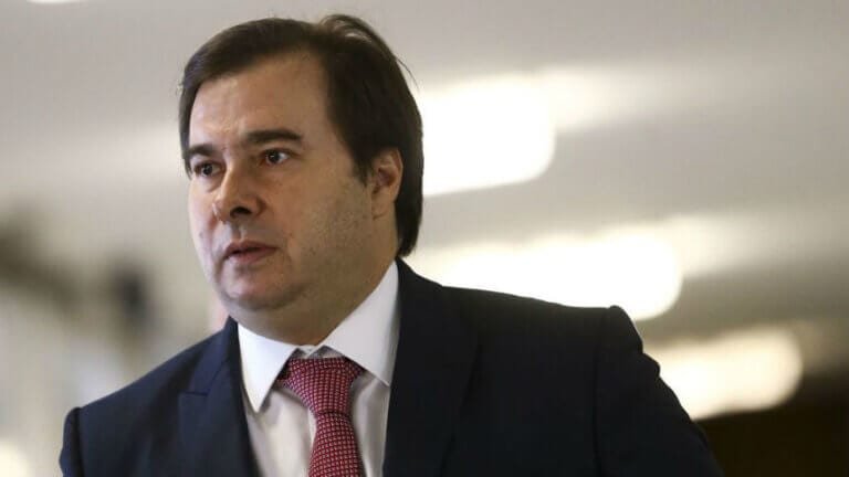 Maia quer obrigar governo a dar mais transparência aos dados da Covid-19