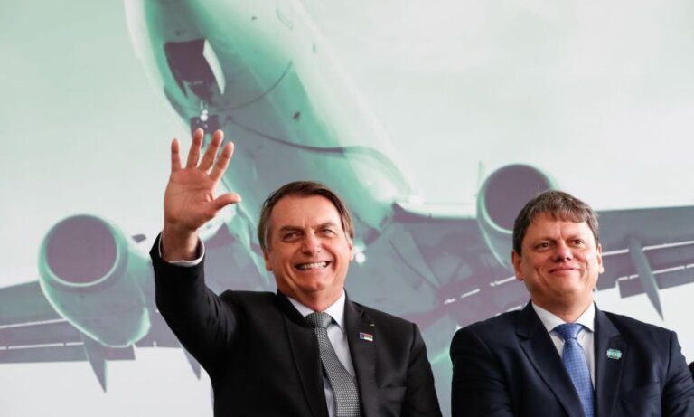 Aprovação do governo Bolsonaro sobe para 52%; desaprovação cai para 40%