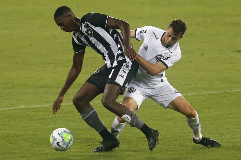 Ganhando moral no Botafogo, Matheus Babi brinca com apelidos nas redes sociais