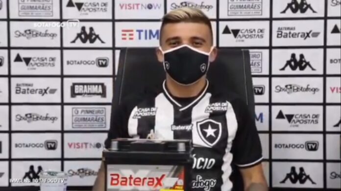 Victor Luís vira desfalque de última hora no Botafogo