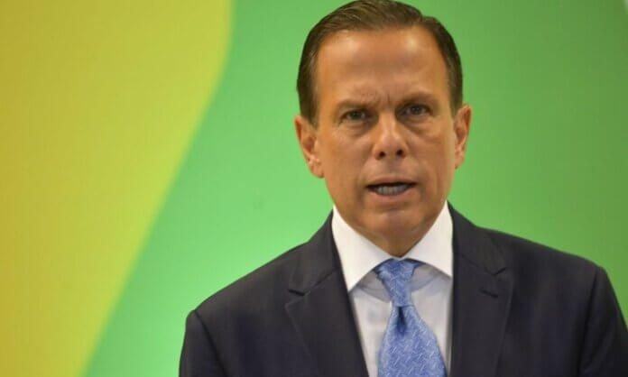 Doria muda previsão e retorno às aulas em SP será em outubro