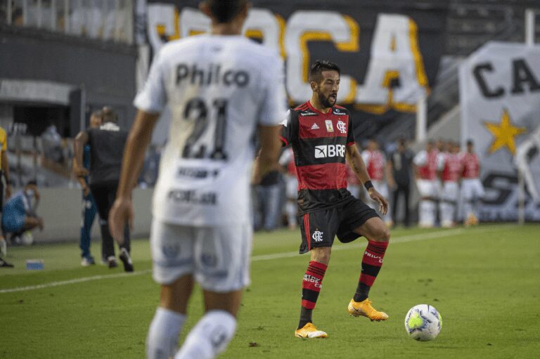 Isla destaca felicidade por estrear pelo Flamengo e voltar a jogar depois de seis meses
