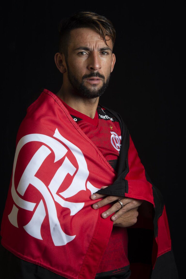 Novo reforço do Flamengo, Mauricio Isla diz conhecer trabalho de Domènec