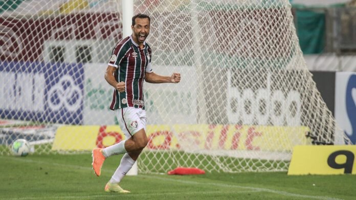 Fluminense vira sobre o Internacional e conquista primeira vitória no Brasileiro