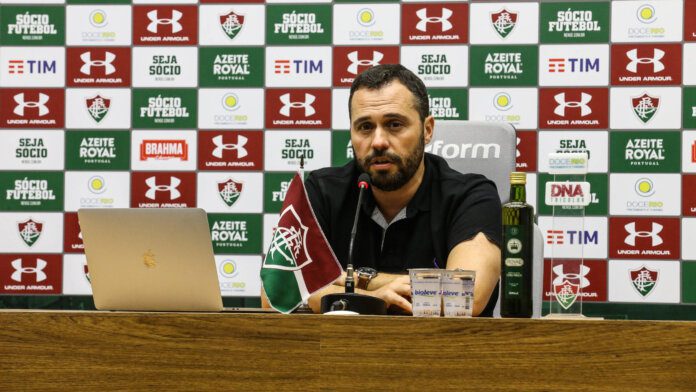 Presidente do Fluminense explica renovações de contrato