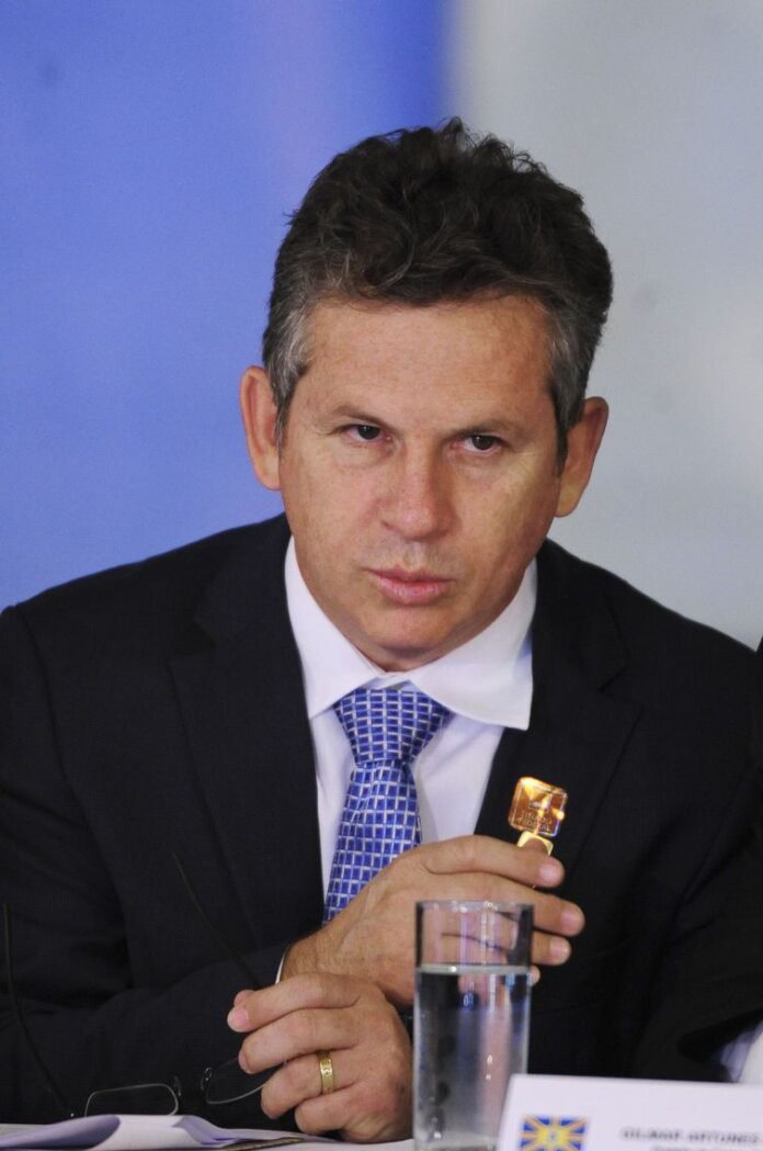 Governador de Mato Grosso é internado com pneumonia