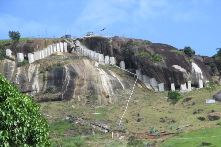 Governo inaugura contenção de rochas e calçamento rural em Rio Novo do Sul